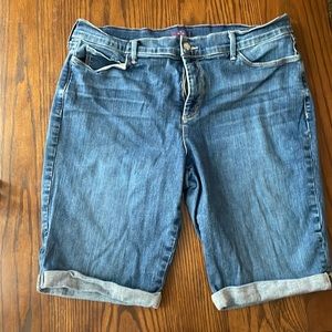 Bermuda jean shorts